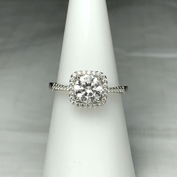 Jewelry - Sterling Silver 1 Carat Round Brilliant Cut Moissanite Halo Ring Size 6
